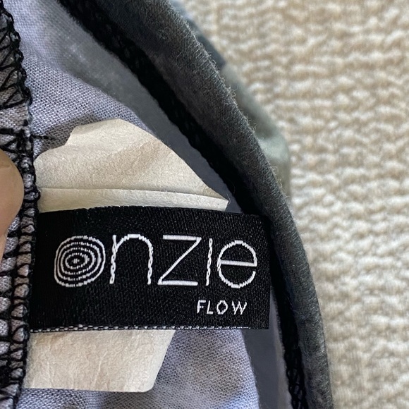 ONZIE Twist back green top - Picture 8 of 9